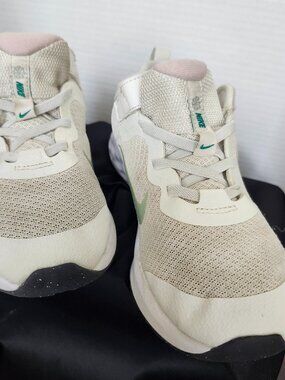 NIKE Girl's Revolution 6 Off White Running Shoe, Size 2.5